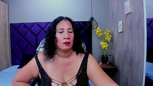 Susi Lee online show from 10-06-25, 05:21
