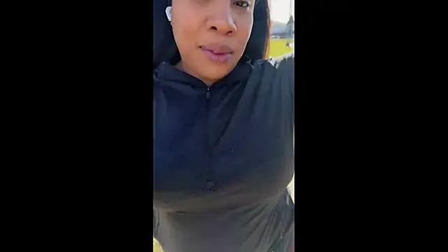 Snapshot of NeliaHexxen chatting on 11-12-25, 06:19 NeliaHexxen online show from 11-12-25, 06:19