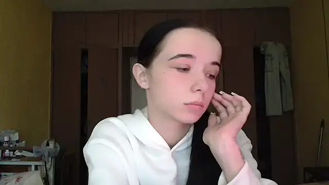 Emilia Light online show from 10-20-25, 09:43