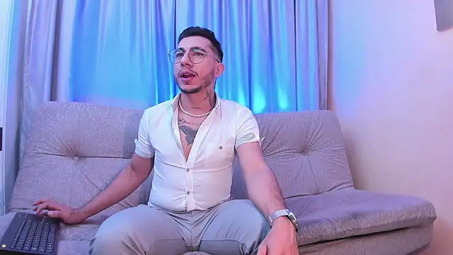 Taylor Lewiis online show from 10-04-25, 03:59