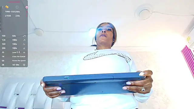 Snapshot of Layla_lell chatting on 02-23-26, 01:08 Layla lell online show from 02-23-26, 01:08