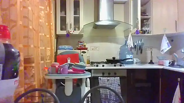 Snapshot of QueenMomyS chatting on 10-18-25, 07:47 QueenMomyS online show from 10-18-25, 07:47