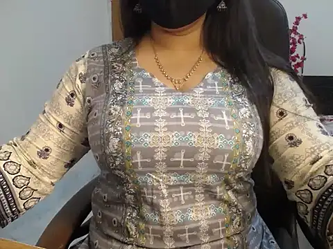 Queen Homaira online show from 11-13-25, 03:38