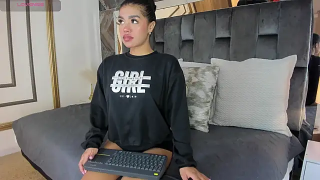 NaylaGrey online show from 01-06-26, 11:36