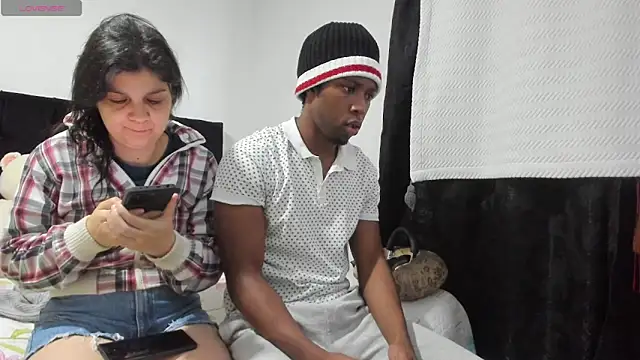 Snapshot of Yin_yang_hot chatting on 09-27-25, 08:47 Yin yang hot online show from 09-27-25, 08:47