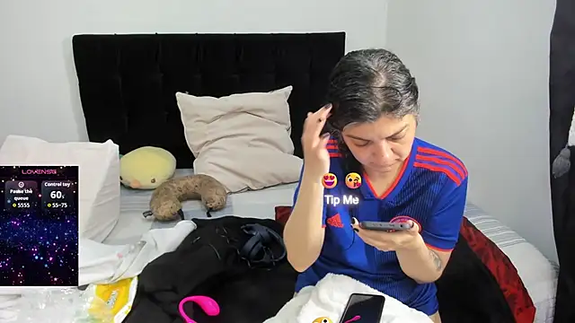 Snapshot of Yin_yang_hot chatting on 10-22-25, 10:26 Yin yang hot online show from 10-22-25, 10:26