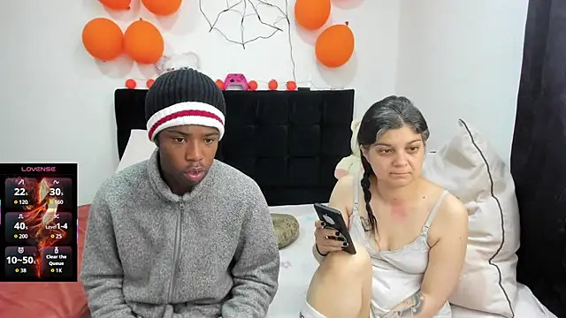 Snapshot of Yin_yang_hot chatting on 10-31-25, 10:38 Yin yang hot online show from 10-31-25, 10:38