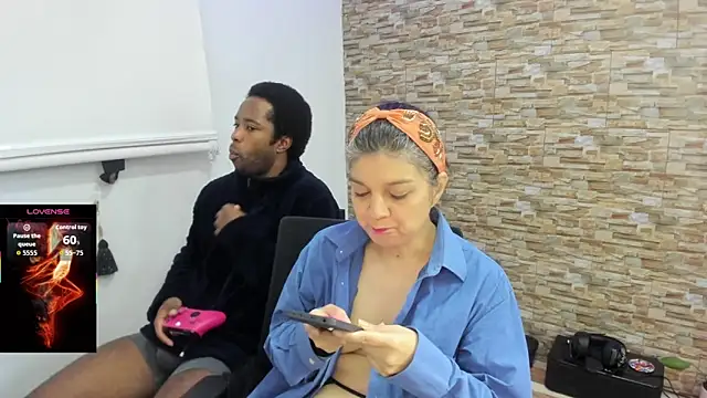 Snapshot of Yin_yang_hot chatting on 11-17-25, 03:12 Yin yang hot online show from 11-17-25, 03:12