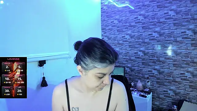 Snapshot of Yin_yang_hot chatting on 11-22-25, 03:49 Yin yang hot online show from 11-22-25, 03:49