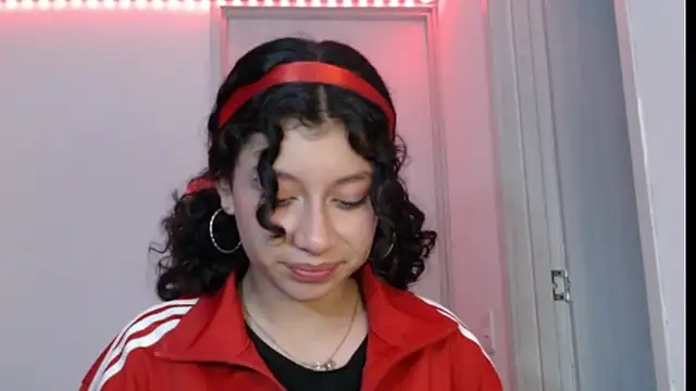 Snapshot of Ivonnybonn chatting on 10-17-25, 04:37 Ivonnybonn online show from 10-17-25, 04:37