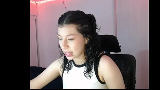 Snapshot of Ivonnybonn chatting on 10-27-25, 09:19 Ivonnybonn online show from 10-27-25, 09:19