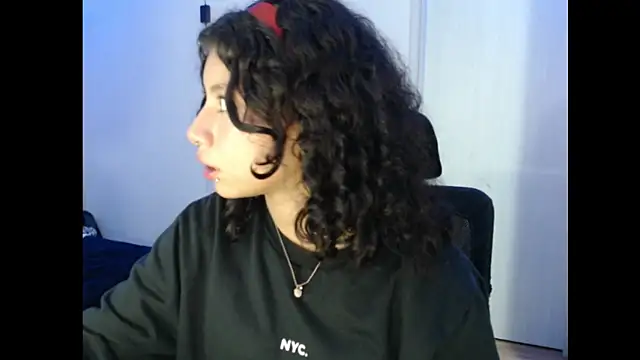 Snapshot of Ivonnybonn chatting on 11-06-25, 05:19 Ivonnybonn online show from 11-06-25, 05:19