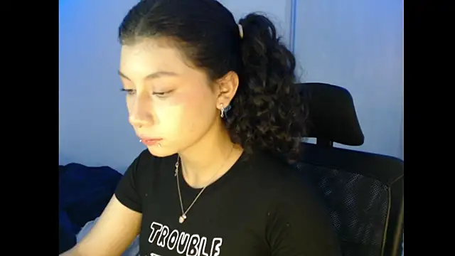 Snapshot of Ivonnybonn chatting on 11-08-25, 04:45 Ivonnybonn online show from 11-08-25, 04:45