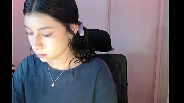 Snapshot of Ivonnybonn chatting on 11-13-25, 10:30 Ivonnybonn online show from 11-13-25, 10:30