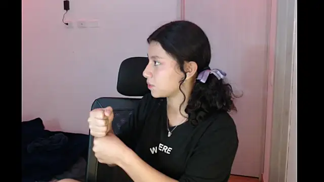 Snapshot of Ivonnybonn chatting on 11-14-25, 10:36 Ivonnybonn online show from 11-14-25, 10:36