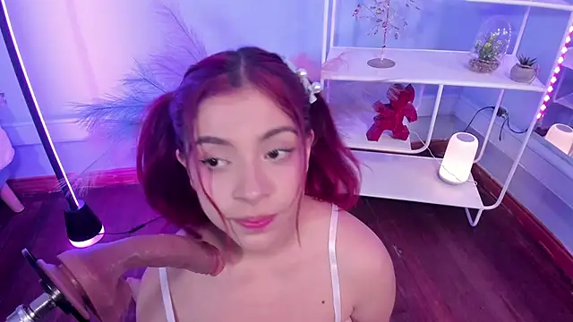 KathiaSaenz  online show from 10-10-25, 04:00