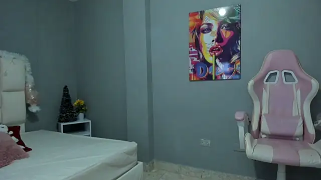 Athenea  fox online show from 12-19-25, 12:01