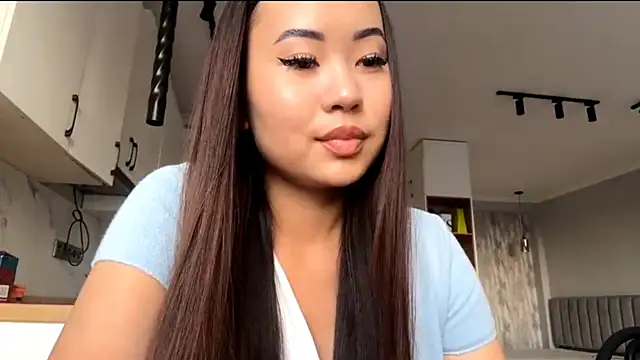 Ur neighbor Kira online show from 10-13-25, 11:10