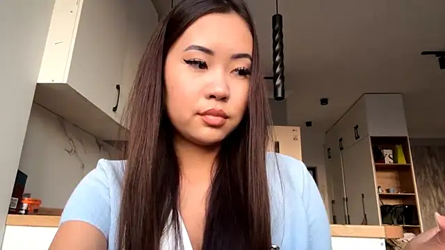 Ur neighbor Kira online show from 10-15-25, 12:05