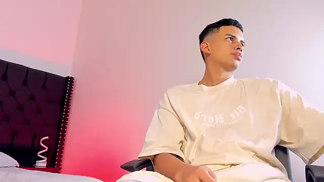 Snapshot of JuanSixx chatting on 10-28-25, 04:16 JuanSixx online show from 10-28-25, 04:16