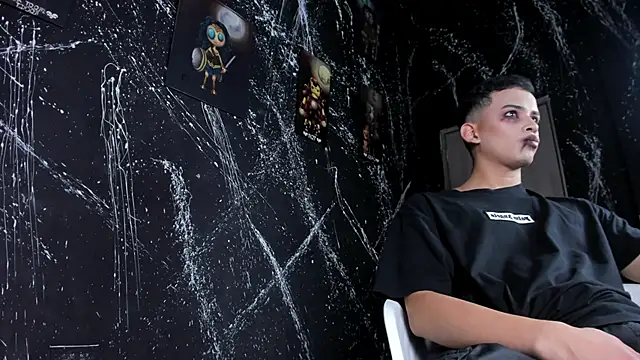 Snapshot of JuanSixx chatting on 10-29-25, 08:43 JuanSixx online show from 10-29-25, 08:43