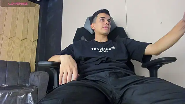 Snapshot of JuanSixx chatting on 12-14-25, 08:57 JuanSixx online show from 12-14-25, 08:57