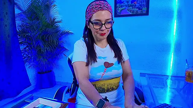 Snapshot of Carol_Miss2 chatting on 11-12-25, 10:37 Carol Miss2 online show from 11-12-25, 10:37