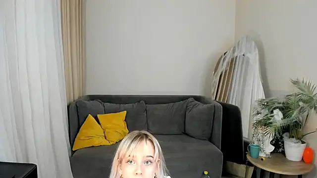 Snapshot of MayWins chatting on 11-02-25, 09:39 MayWins online show from 11-02-25, 09:39