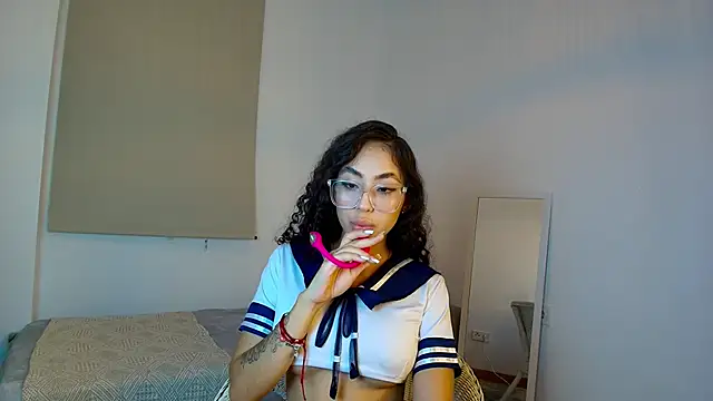 Snapshot of Scarlett_kisss chatting on 10-03-25, 07:27 Scarlett kisss online show from 10-03-25, 07:27