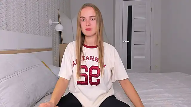 Snapshot of LilMary_ chatting on 10-12-25, 07:57 LilMary online show from 10-12-25, 07:57