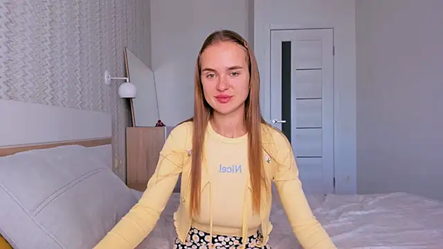 Snapshot of LilMary_ chatting on 10-14-25, 06:03 LilMary online show from 10-14-25, 06:03