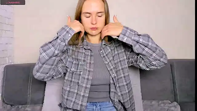 Snapshot of LilMary_ chatting on 11-07-25, 08:25 LilMary online show from 11-07-25, 08:25