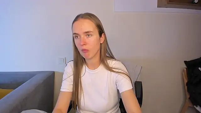 Snapshot of LilMary_ chatting on 11-10-25, 01:43 LilMary online show from 11-10-25, 01:43