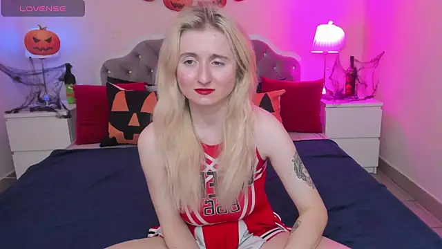 CamillaDreamer online show from 10-19-25, 03:34