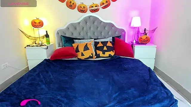 CamillaDreamer online show from 10-28-25, 04:20