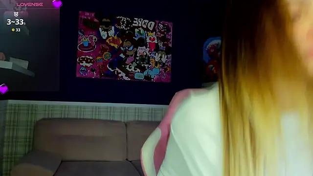 Snapshot of KarinaBroks chatting on 10-17-25, 08:50 KarinaBroks online show from 10-17-25, 08:50