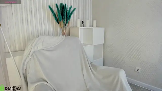 Snapshot of KarinaBroks chatting on 10-24-25, 01:57 KarinaBroks online show from 10-24-25, 01:57