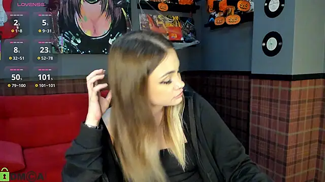 Snapshot of KarinaBroks chatting on 10-30-25, 03:24 KarinaBroks online show from 10-30-25, 03:24