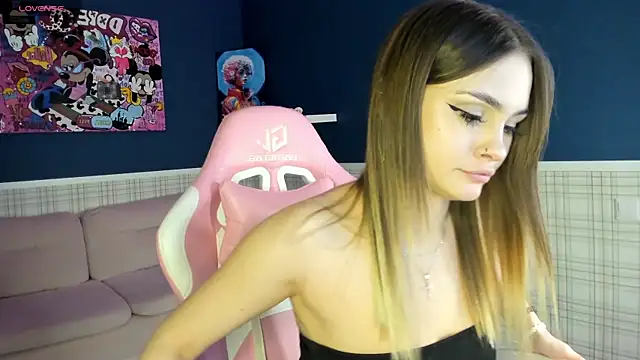 Snapshot of KarinaBroks chatting on 11-07-25, 01:11 KarinaBroks online show from 11-07-25, 01:11