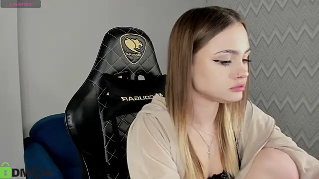 Snapshot of KarinaBroks chatting on 11-13-25, 11:42 KarinaBroks online show from 11-13-25, 11:42