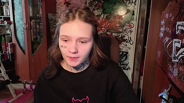 Snapshot of Liaaa_Li chatting on 10-17-25, 07:11 Liaaa Li online show from 10-17-25, 07:11