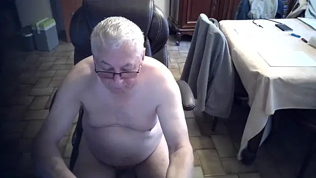 Snapshot of Alain633 chatting on 10-05-25, 04:16 Alain633 online show from 10-05-25, 04:16