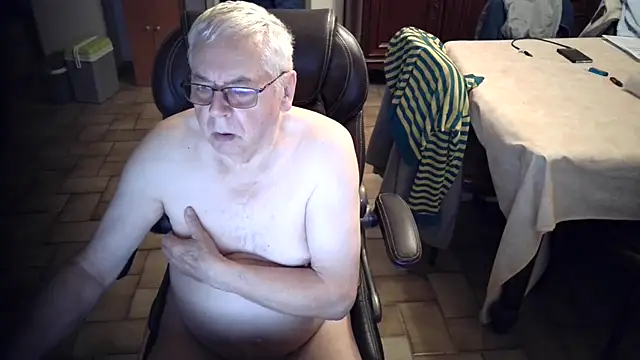 Snapshot of Alain633 chatting on 10-08-25, 06:22 Alain633 online show from 10-08-25, 06:22