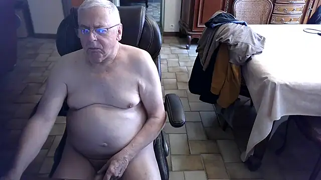 Snapshot of Alain633 chatting on 02-13-26, 10:11 Alain633 online show from 02-13-26, 10:11