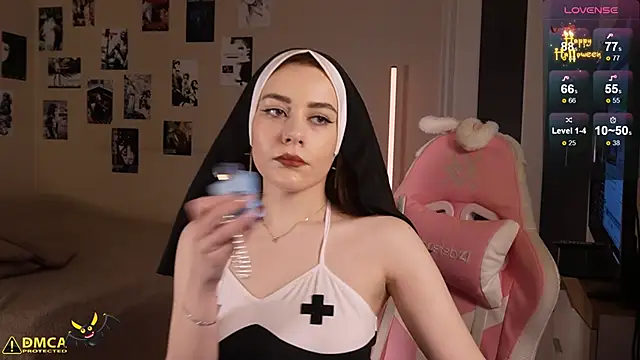 Snapshot of leziowl chatting on 10-31-25, 06:58 leziowl online show from 10-31-25, 06:58