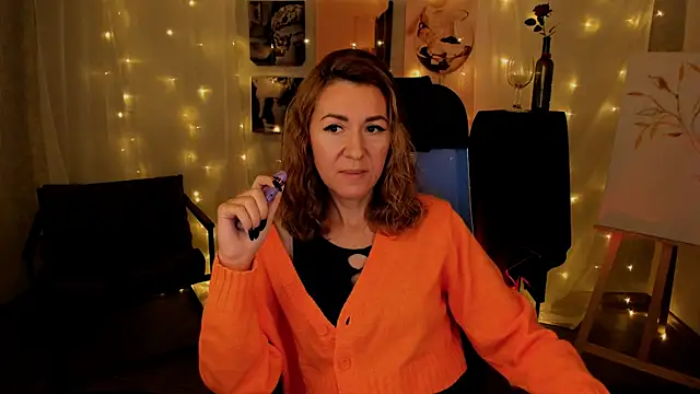 DonnaSmitth online show from 10-31-25, 03:24