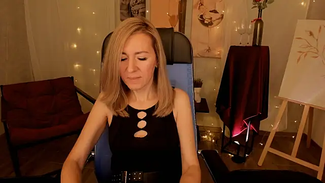 DonnaSmitth online show from 12-19-25, 03:52