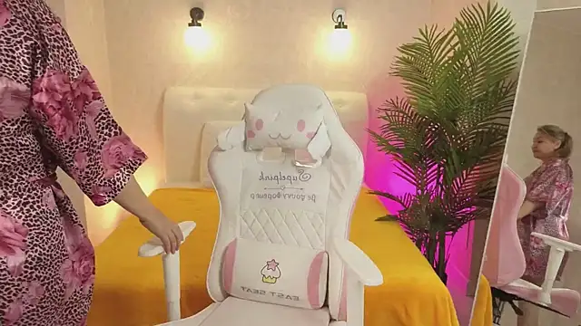 MilfCruze online show from 10-03-25, 09:06