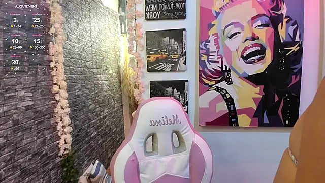 Snapshot of valery__star chatting on 10-30-25, 12:50 valery star online show from 10-30-25, 12:50