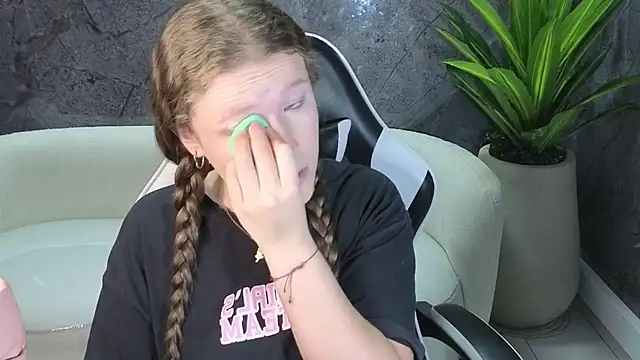 carla tp online show from 10-27-25, 12:42